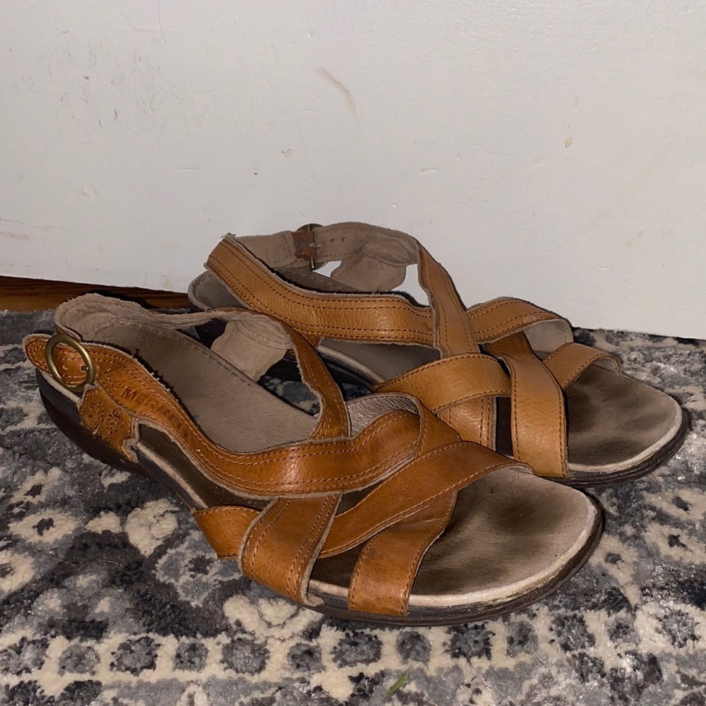 Merrell performance comfort sandals with flowers embroidered